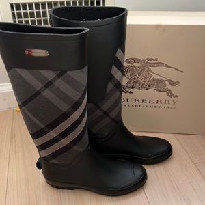 Burberry black checkered rainboots size 37